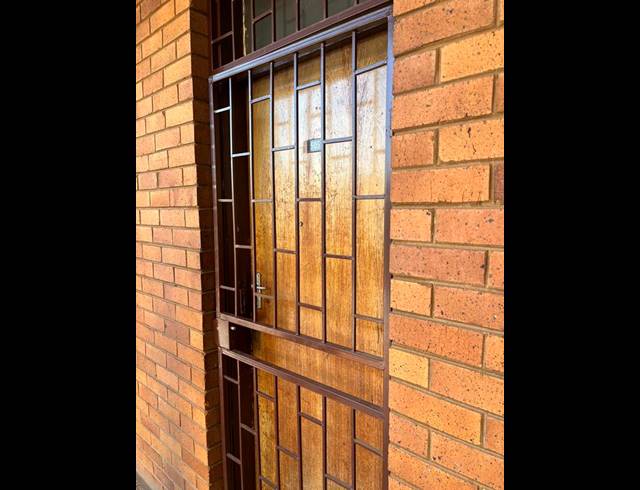 2 BEDROOM APARTMENT FOR SALE IN SUNNYSIDE